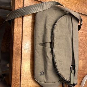 Lululemon festival crossbody bag